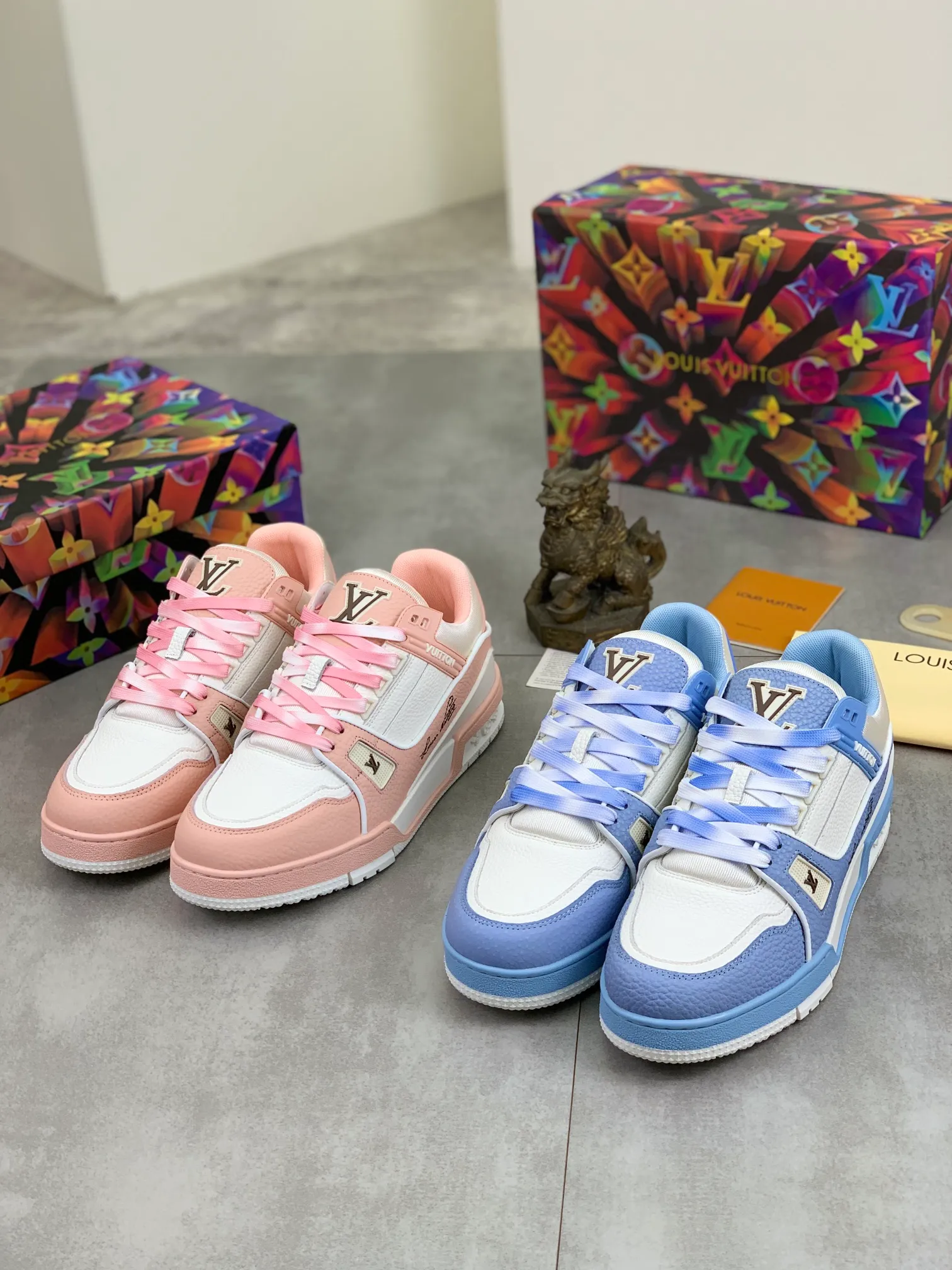 Men's men's shoes 💰P580 New style 💰💎💎Latest color High version 2025Louis*Vuitto* LV Traine Catwalk TRAINER outsole and fabric private model A shoe that definitely costs a lot of money and effort. This series was designed after the arrival of Vifgil. It is favored by many fans every season. Original TPU outsole Original packaging Color: black Available in white (available from stock, super fast shipping) Code number: 35-46